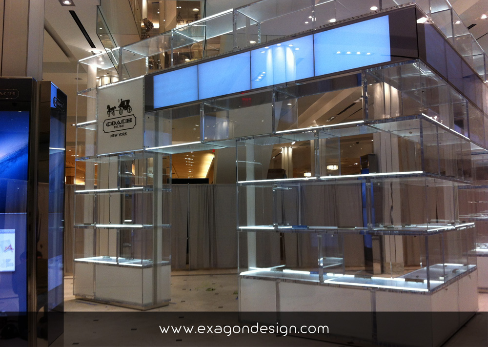 Coach-oma-shop-wall-showcase-plexiglas-exagon-design_01