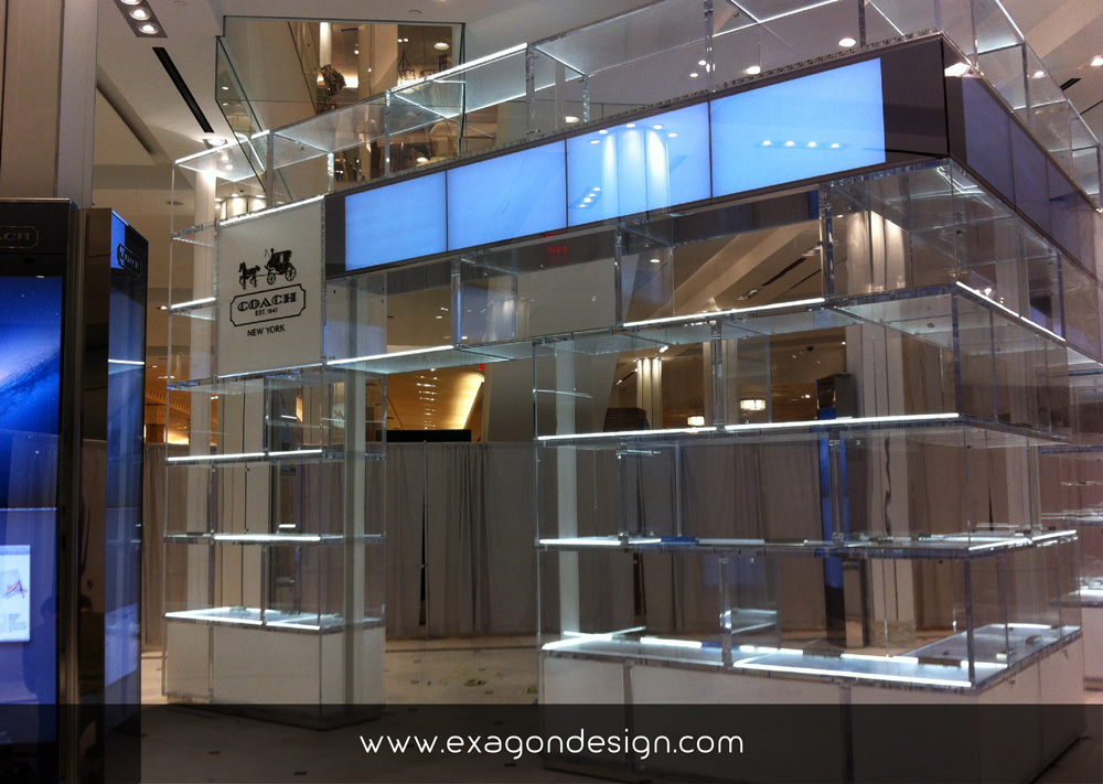 Coach-oma-shop-wall-showcase-plexiglas-exagon-design_04